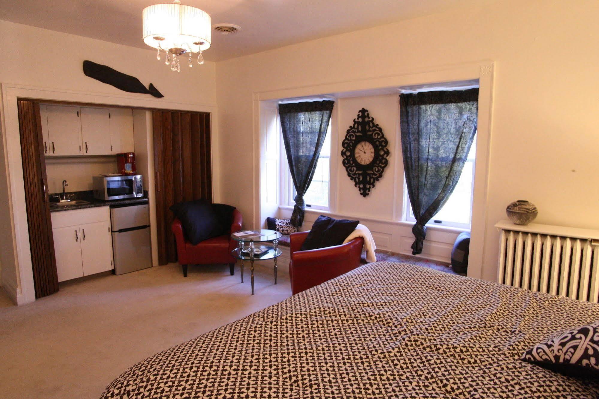 Christmas House Bed & Breakfast Расин Екстериор снимка